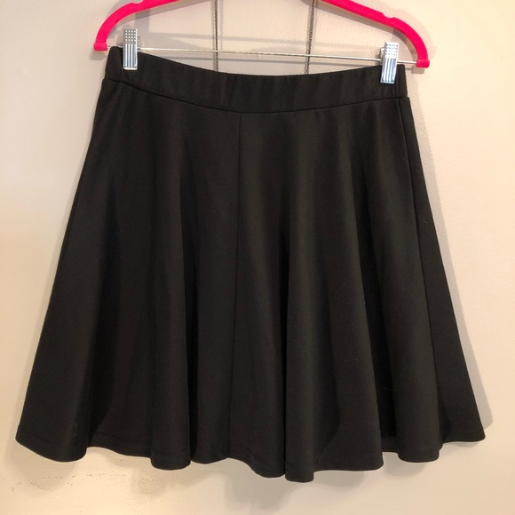 Black skirt - Picture 2 of 5